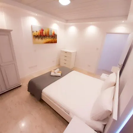 Franklin's Place, Modern 2 Bedroom, Sleeps 5 Apartment