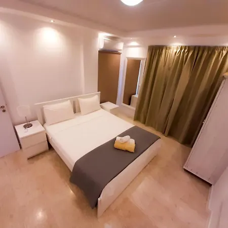 Apartment Franklin's Place, Modern 2 Bedroom, Sleeps 5 *