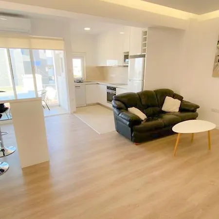 Franklin's Place, Modern 2 Bedroom, Sleeps 5 Apartment *